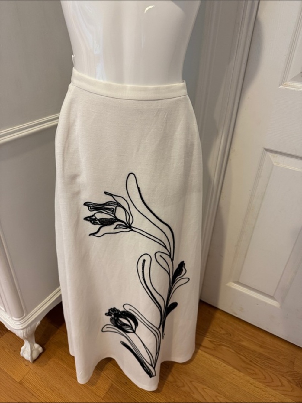 Zara White Midi Skirt with Black Floral Outline new with Tags